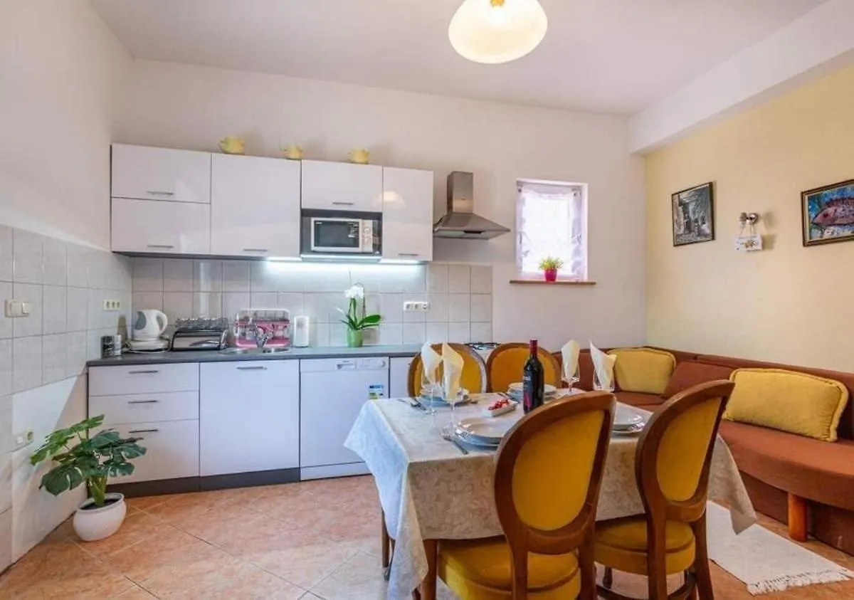 Apartments With A Parking Space Selce, Crikvenica - 5477