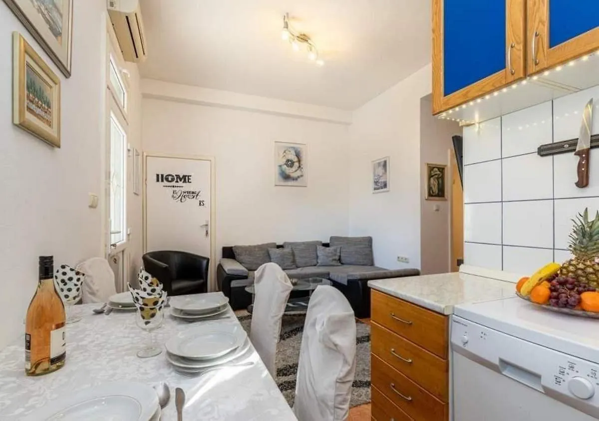 Apartments With A Parking Space Selce, Crikvenica - 5477