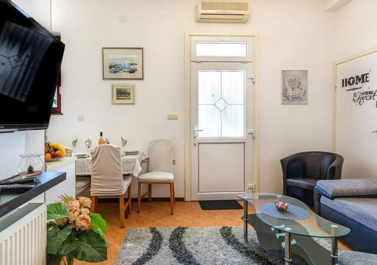 Apartments With A Parking Space Selce, Crikvenica - 5477  Selce