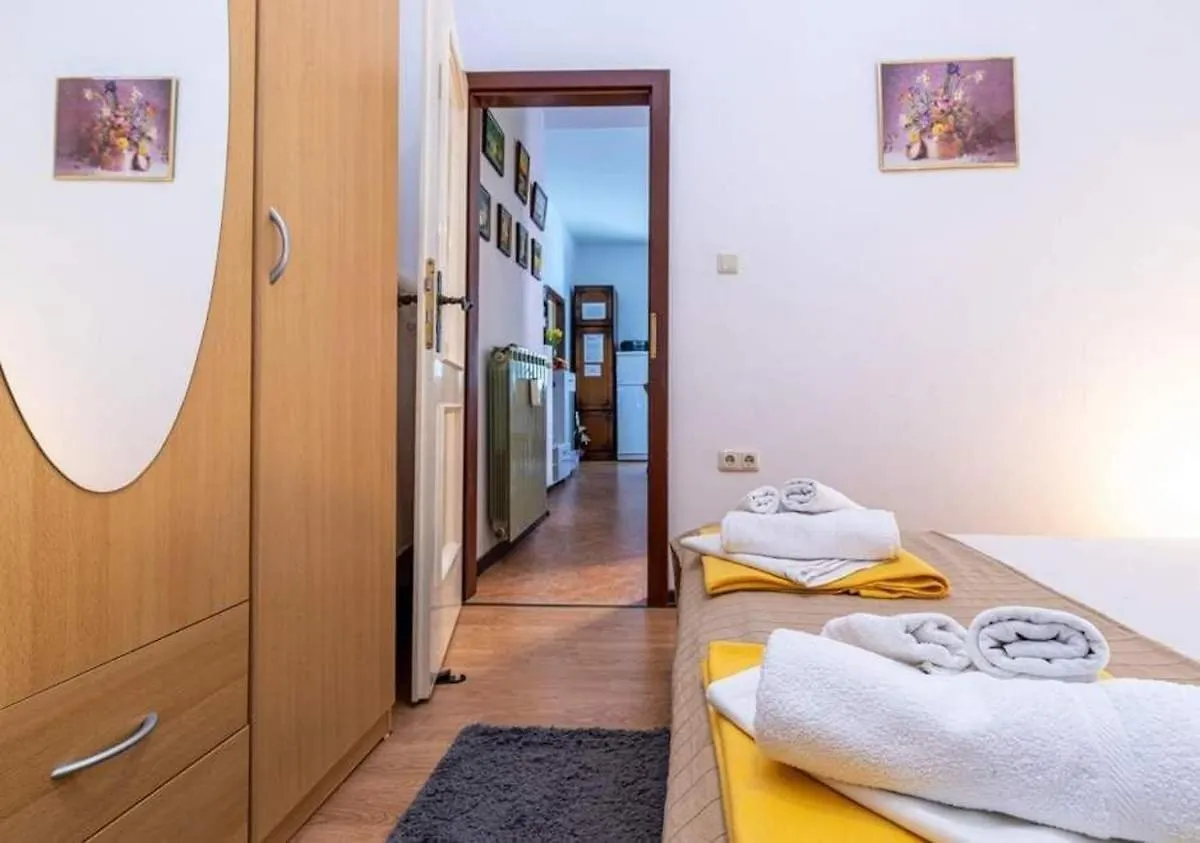 Apartments With A Parking Space Selce, Crikvenica - 5477 0*, Selce