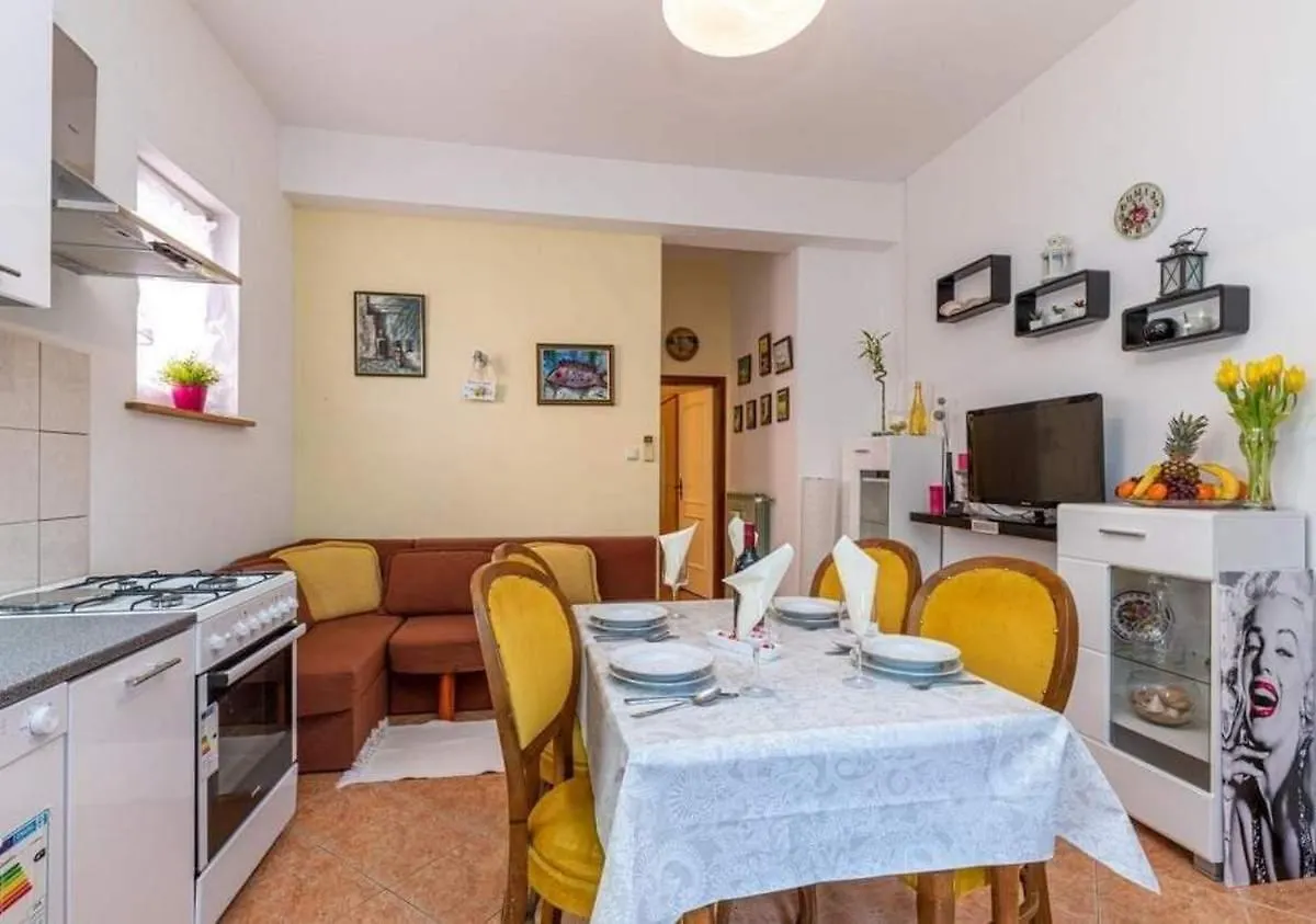 Apartments With A Parking Space Selce, Crikvenica - 5477