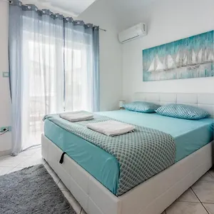  Apartment Tena