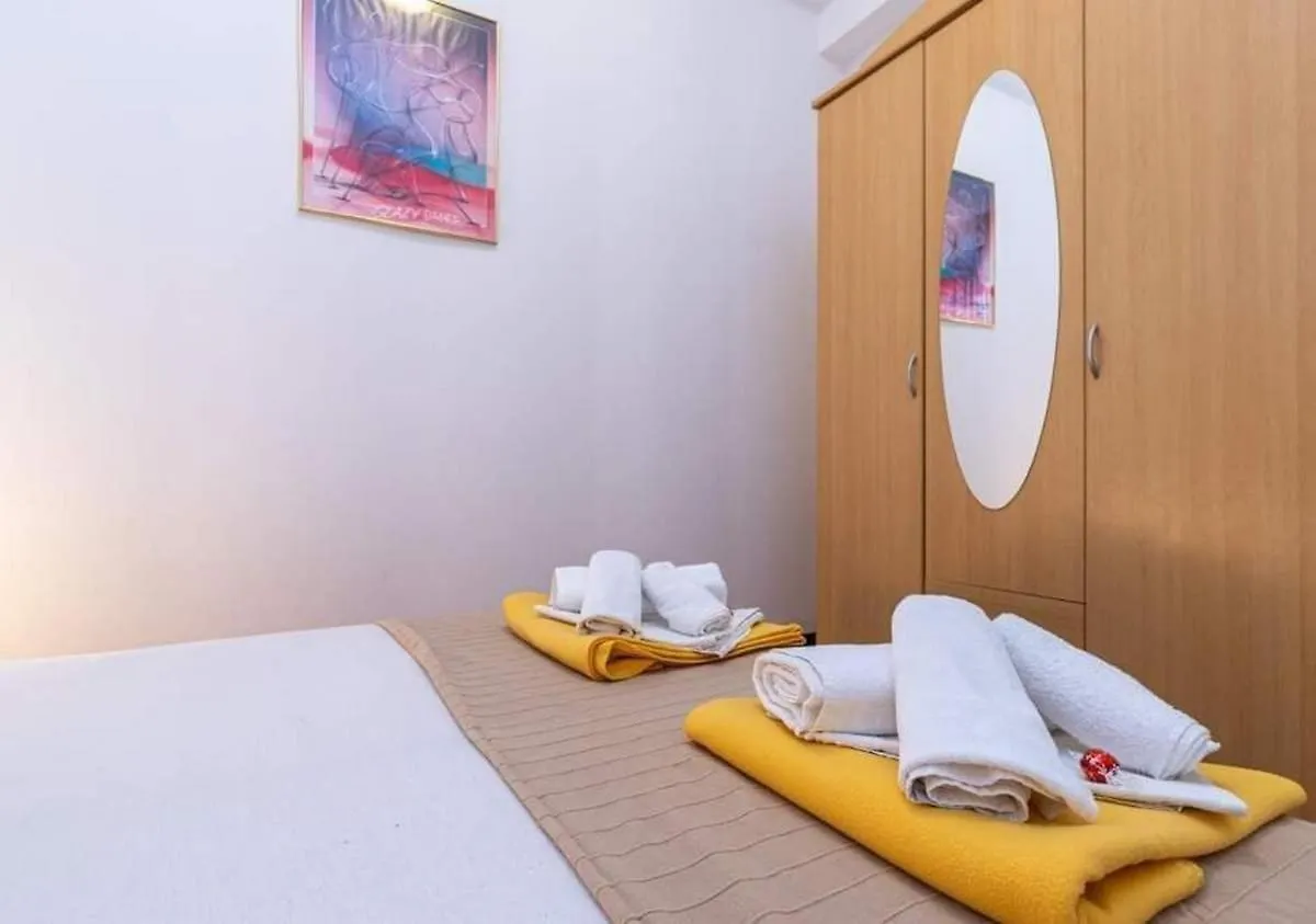 Apartments With A Parking Space Selce, Crikvenica - 5477